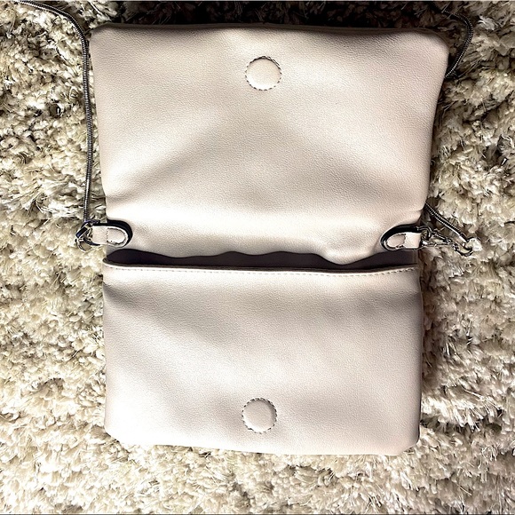 Purse and sandals, perfect for spring and summer. - Picture 5 of 6